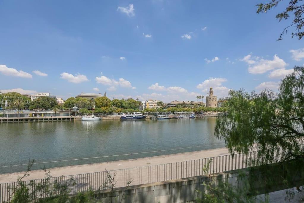 Riverwalk Suites - Puente Triana Sevilha Exterior foto